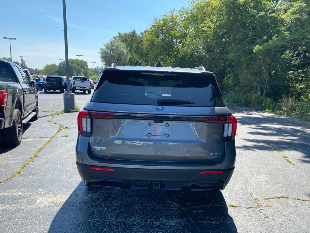 New 2026 Carbonized Gray Metallic Ford ST-Line image 6