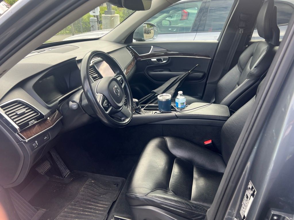 Used 2017 Gray Volvo T6 Momentum image 9