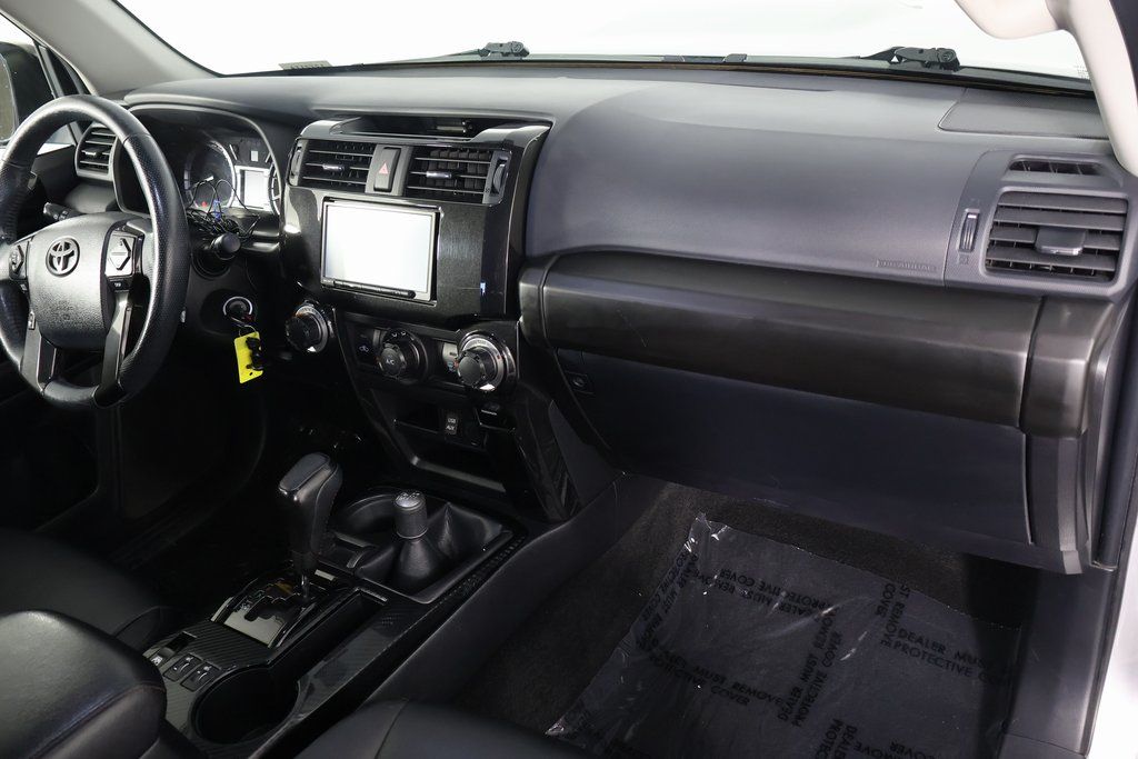 Thumbnail: 2017 Toyota 4Runner - 9