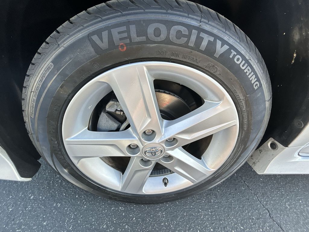 Thumbnail: 2013 Toyota Camry - 10