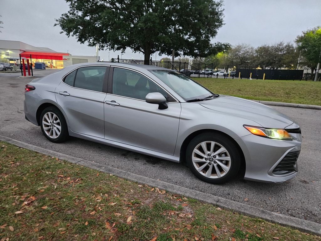 2022 Toyota Camry LE 7