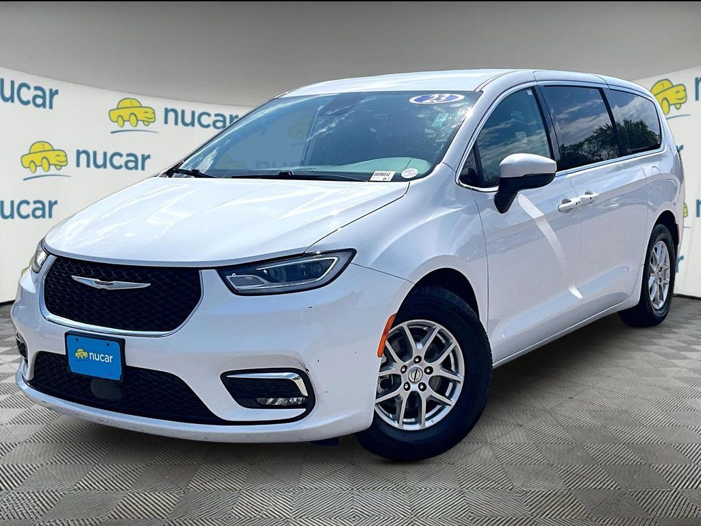 2023 Chrysler Pacifica — photo 3