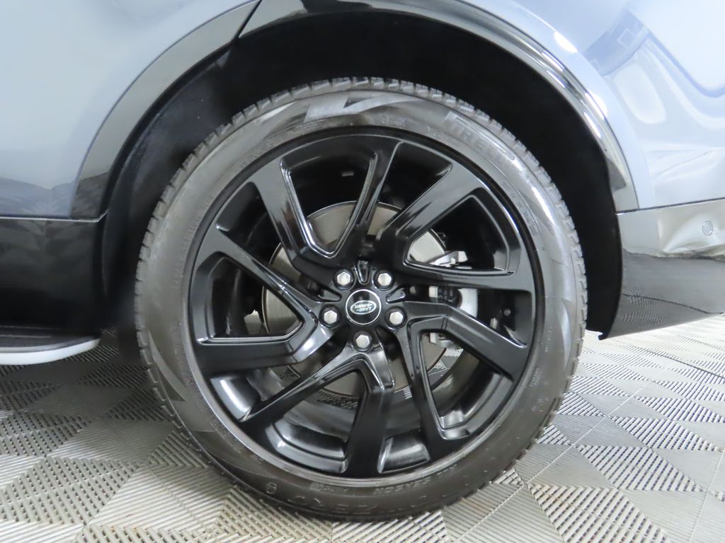 Thumbnail: 2024 Land Rover Discovery - 32