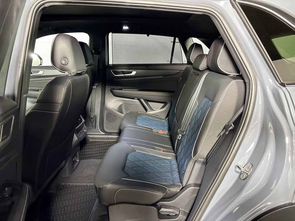 2025 Volkswagen Atlas Cross Sport 2.0T SEL Premium R-Line