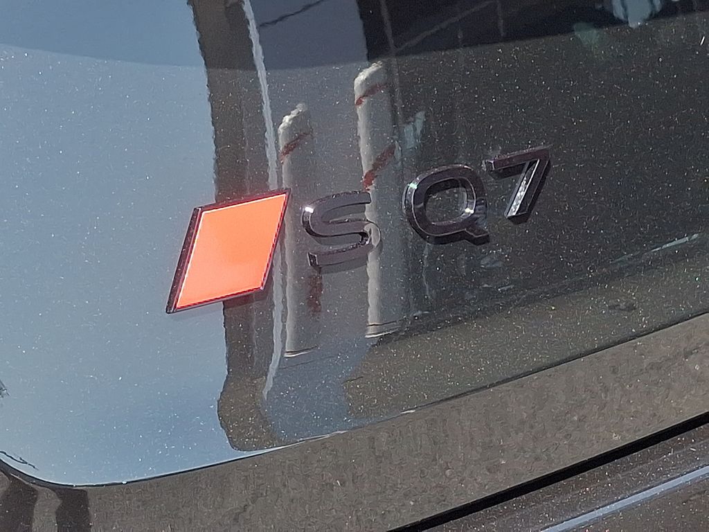 Thumbnail: 2026 Audi SQ7 - 22