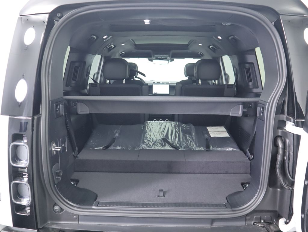 Thumbnail: 2025 Land Rover Defender - 29