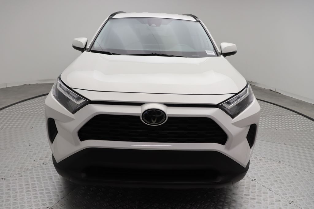 2022 Toyota RAV4 XLE 5