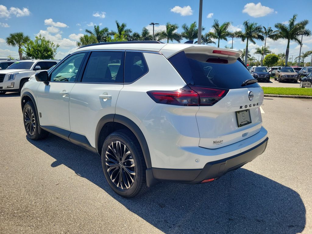 2026 Everest White Pearl Tricoat Nissan Rogue Dark Armor FWD SUV