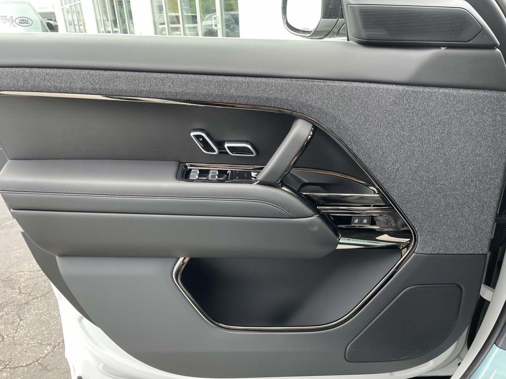 New 2026 White Land Rover Dynamic SE image 32