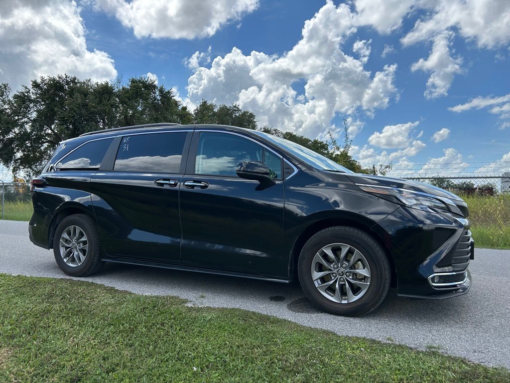Thumbnail: 2024 Toyota Sienna - 7