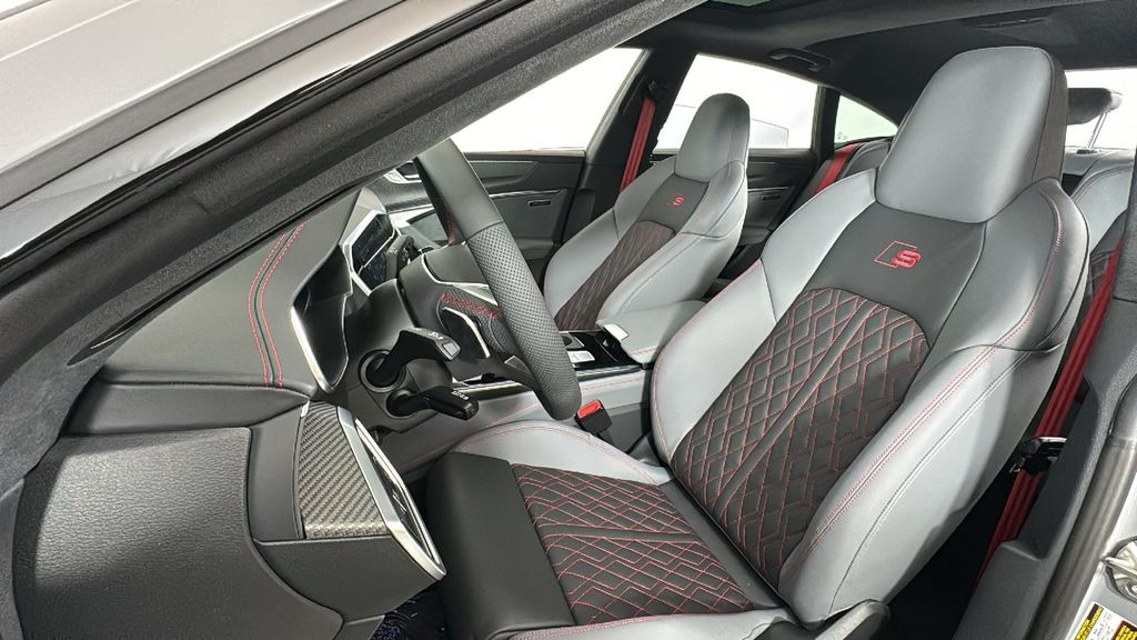 2025 Audi S7  31