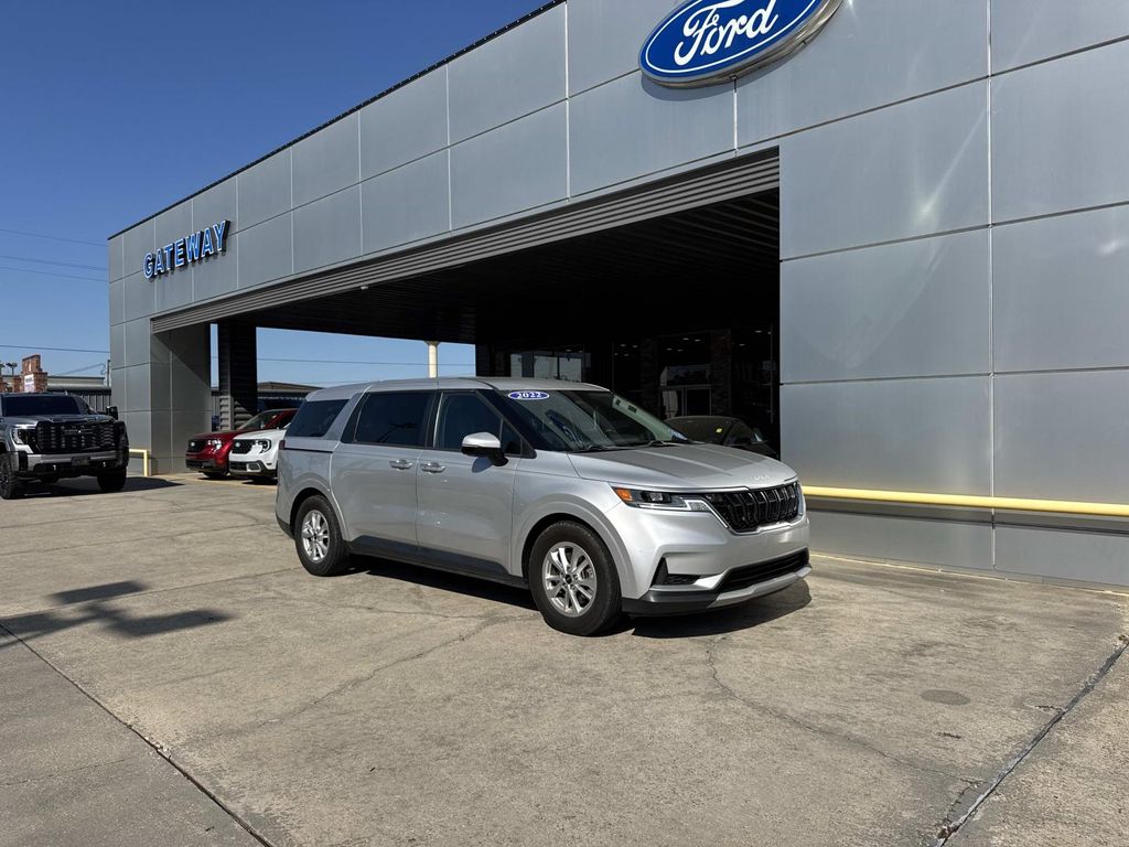 2022 Kia Carnival LX FWD