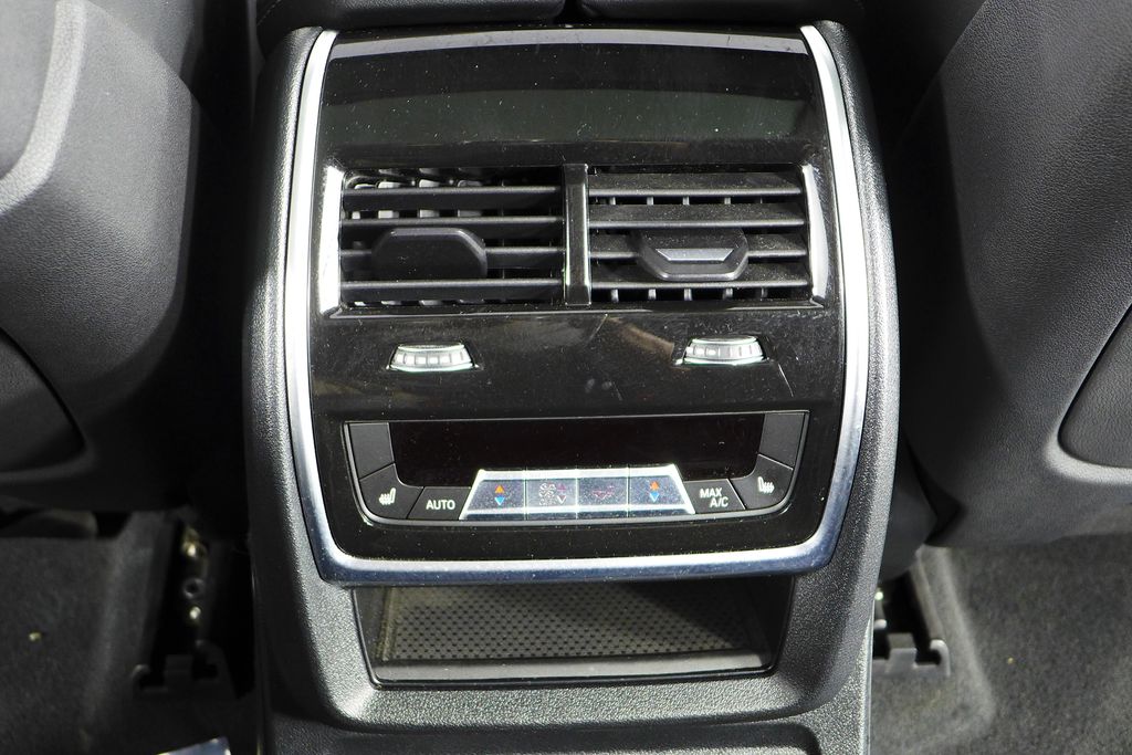 Thumbnail: 2024 BMW X7 - 25