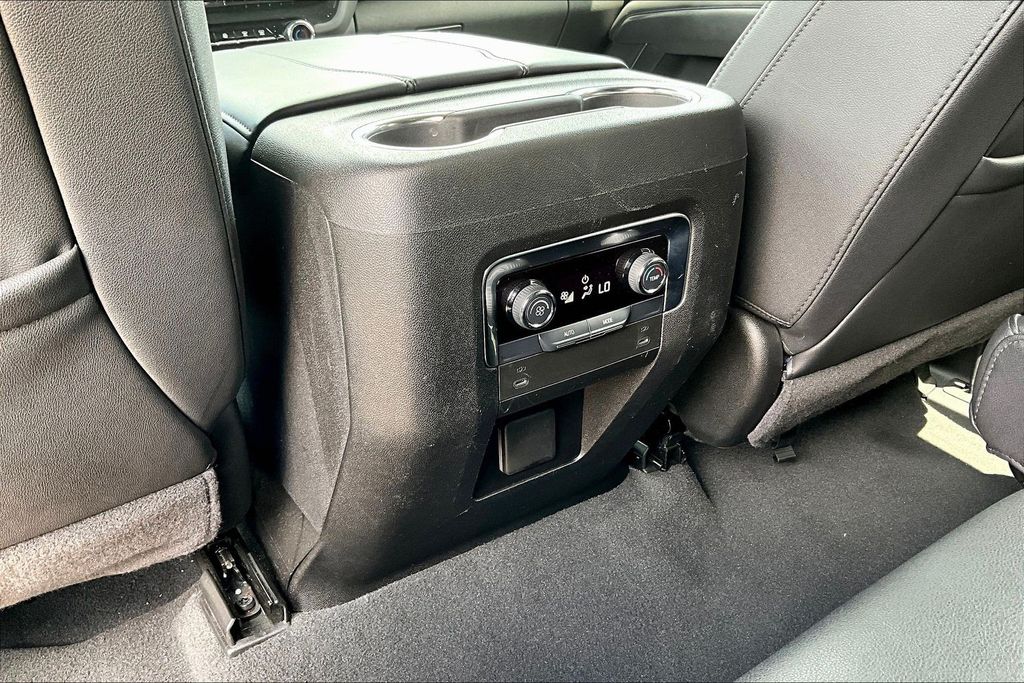 2025 Chevrolet Suburban LT - 10