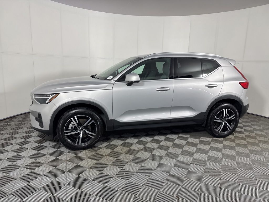 2025 Volvo XC40 B5 Core Bright AWD's photo