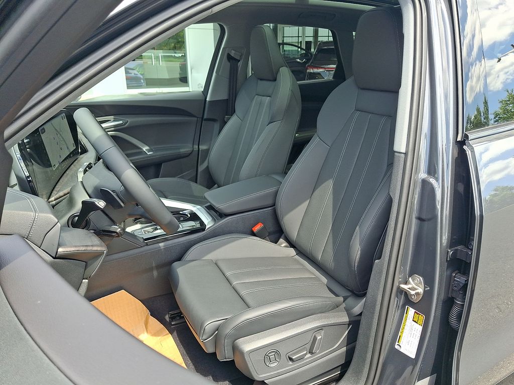Thumbnail: 2026 Audi Q5 - 10