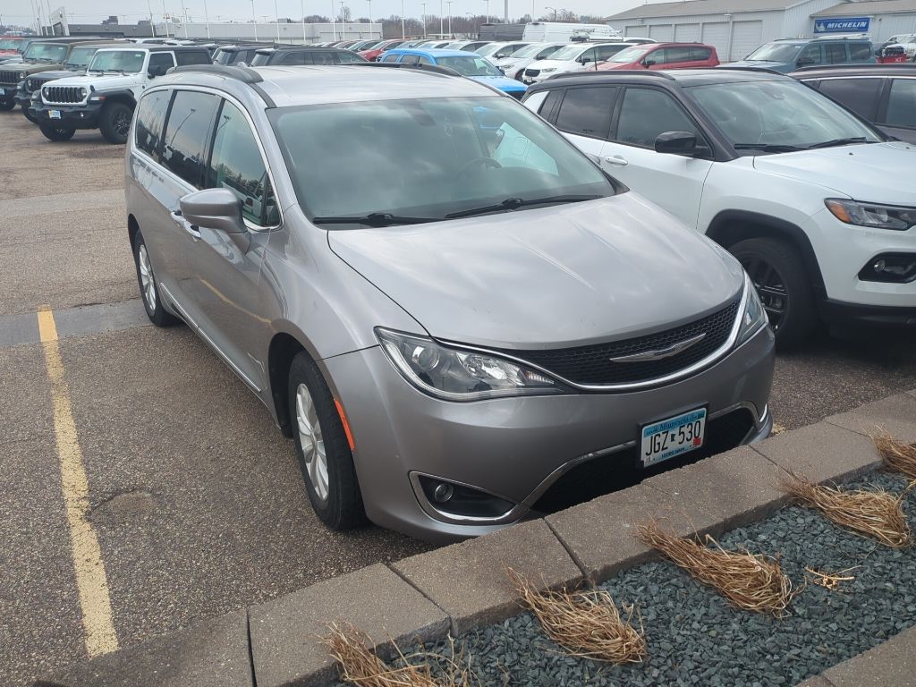 2017 Chrysler Pacifica Touring L FWD