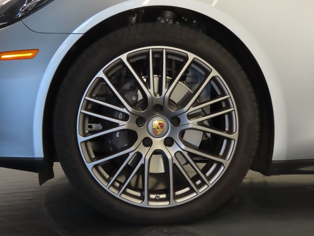 Thumbnail: 2023 Porsche Panamera - 11