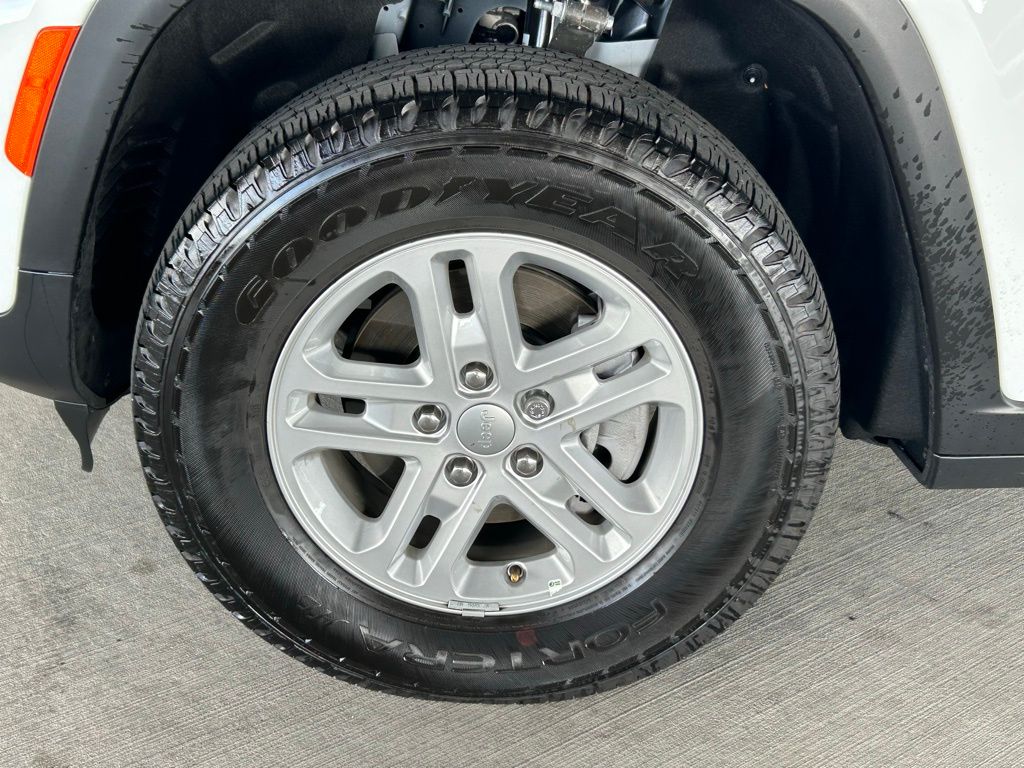 Used 2025 Bright White Clearcoat Jeep Laredo image 28