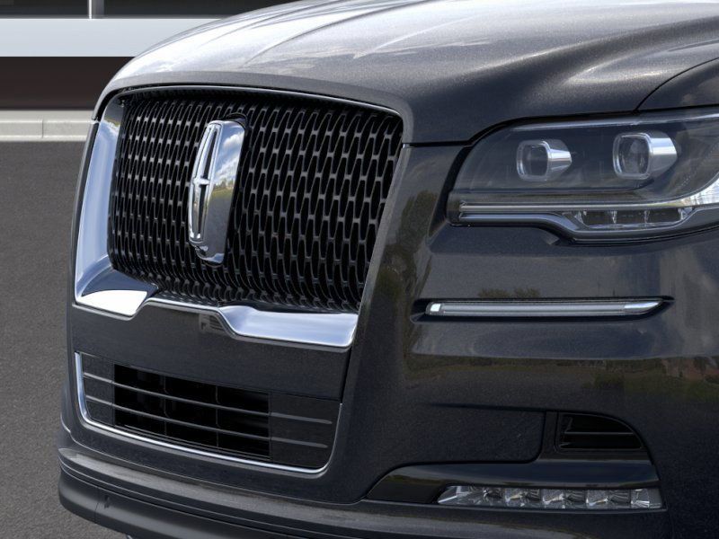 Thumbnail: 2023 Lincoln Navigator - 17