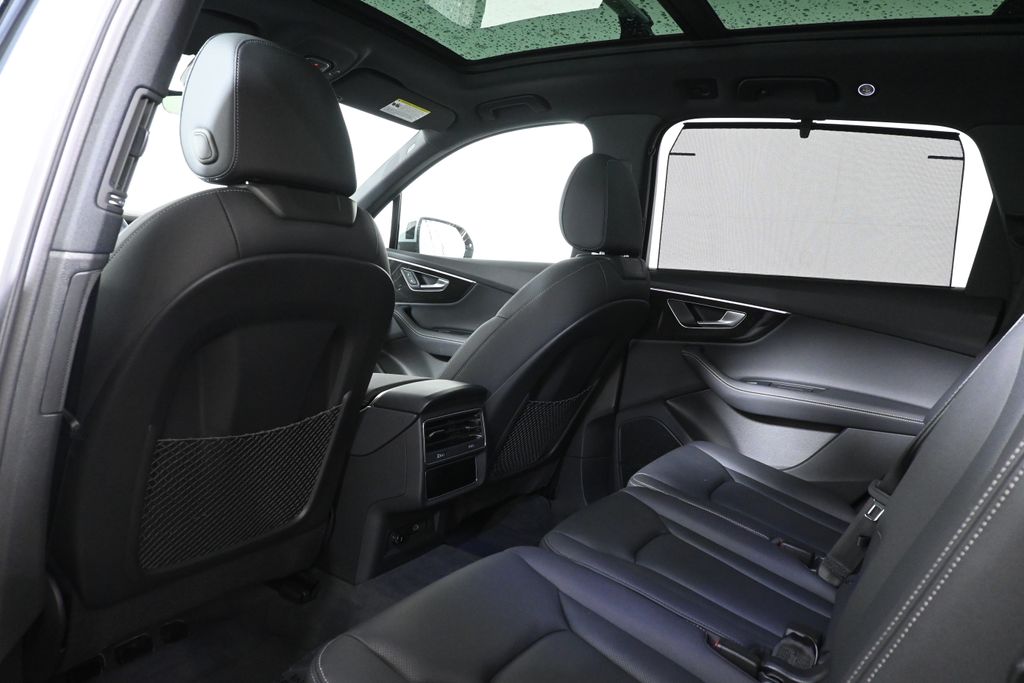Thumbnail: 2026 Audi Q7 - 30