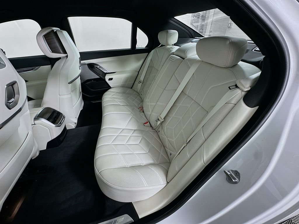 Thumbnail: 2023 BMW 7 Series - 25