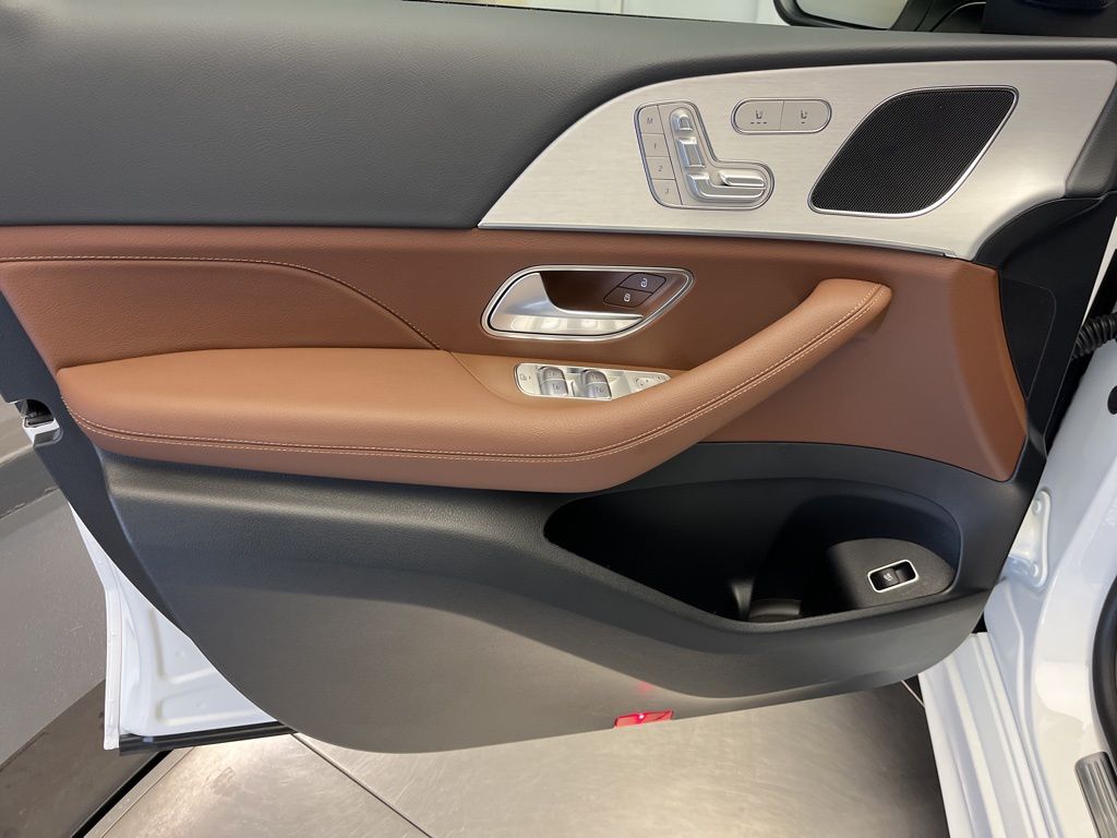 Thumbnail: 2026 Mercedes-Benz GLE - 11