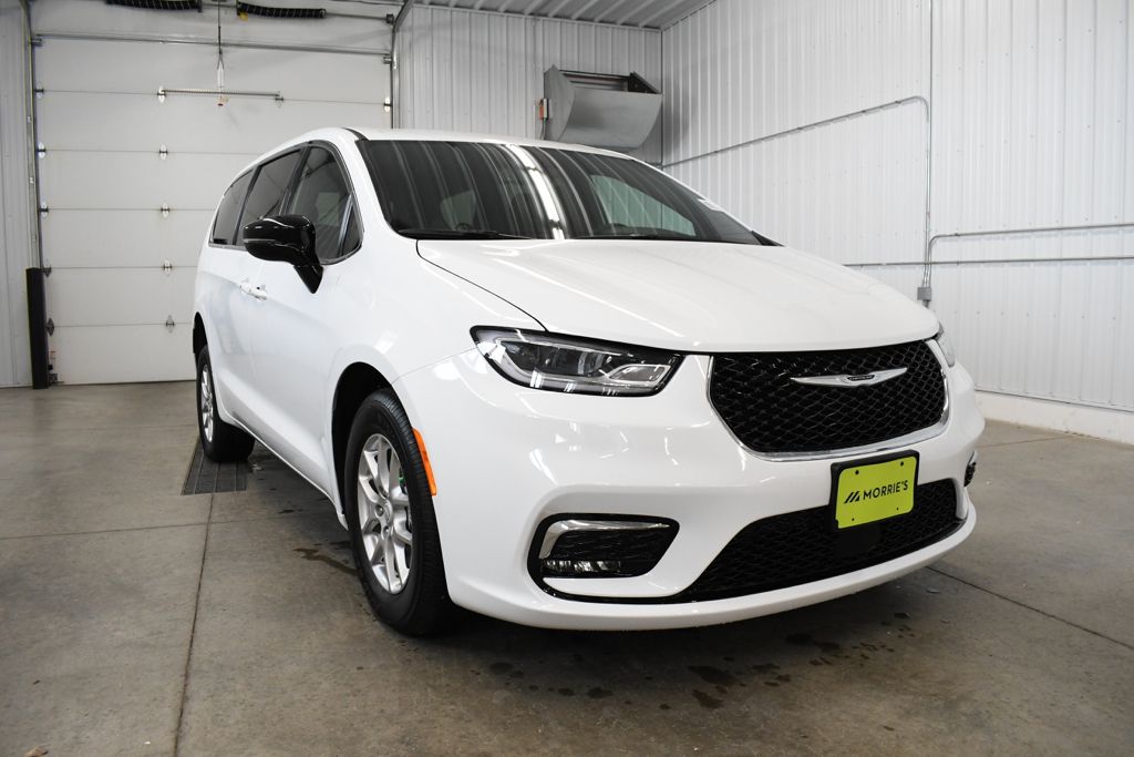 Used 2026 White Chrysler Select image 14