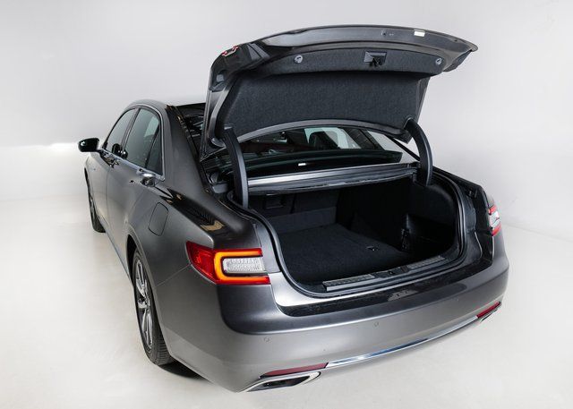2018 Lincoln Continental Premiere photo 6