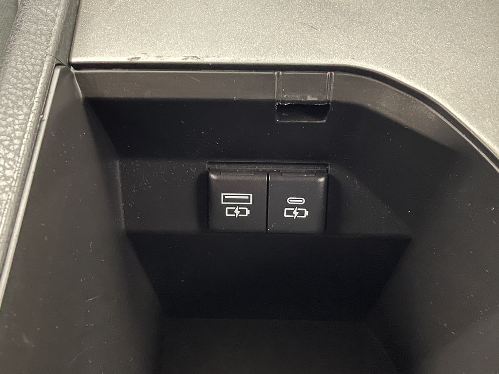 Thumbnail: 2021 Toyota Camry - 31