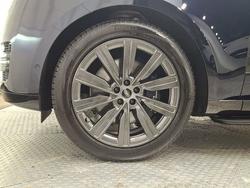 Thumbnail: 2025 Land Rover Range Rover - 8