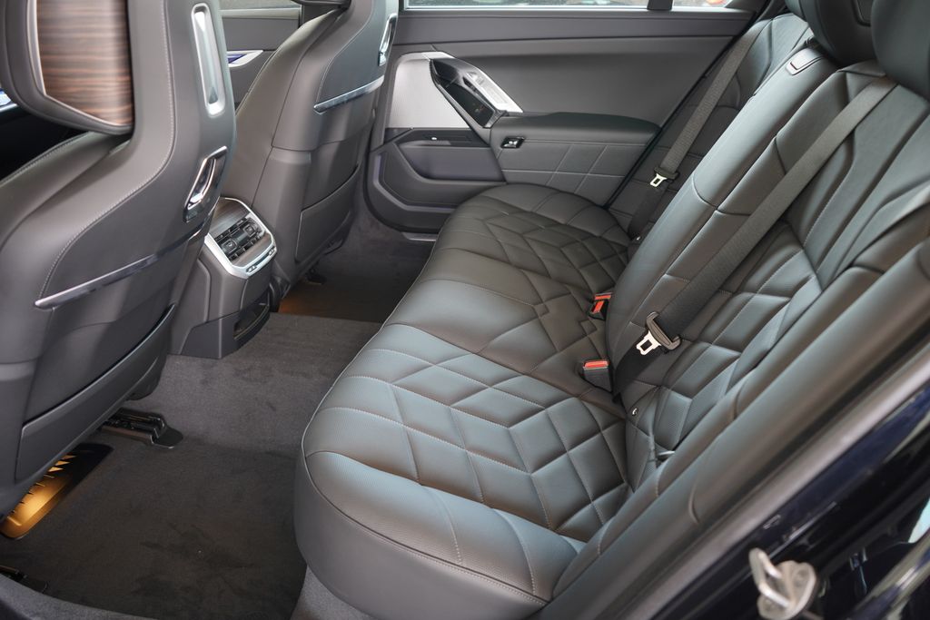 Thumbnail: 2025 BMW 7 Series - 20