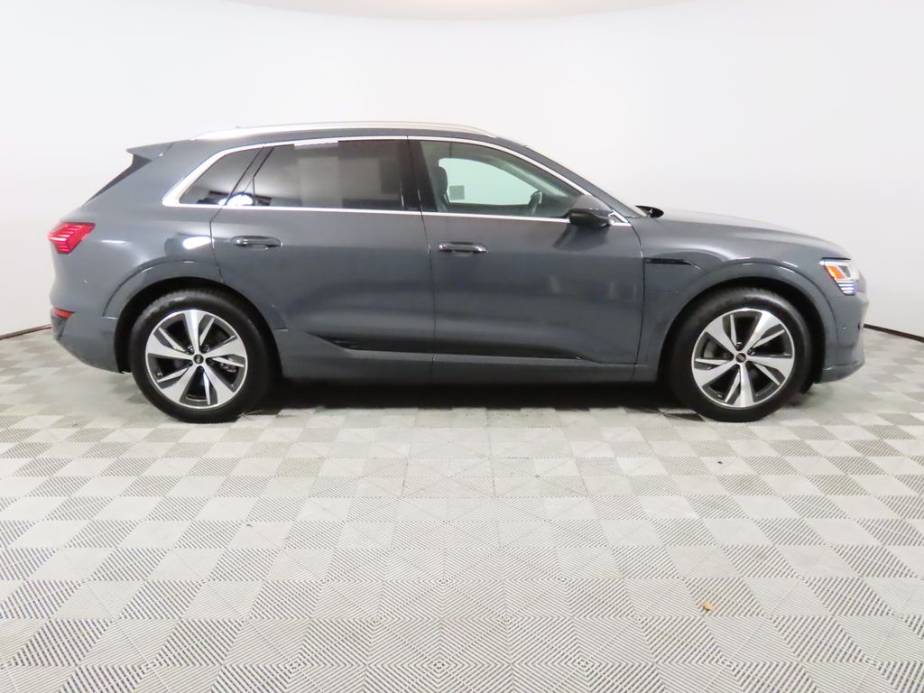 Thumbnail: 2024 Audi Q8 e-tron - 6