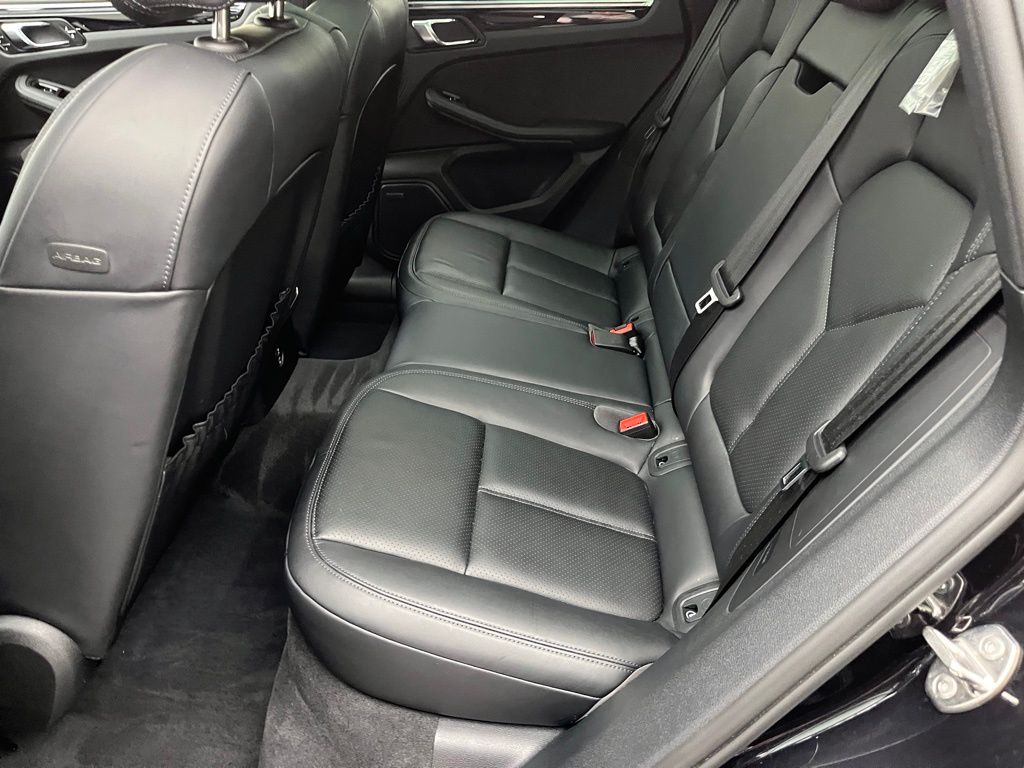 Thumbnail: 2025 Porsche Macan - 32