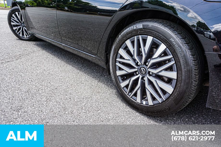 Used 2025 Black Nissan 2.5 SV image 16