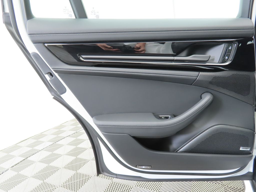 Thumbnail: 2025 Porsche Panamera - 28