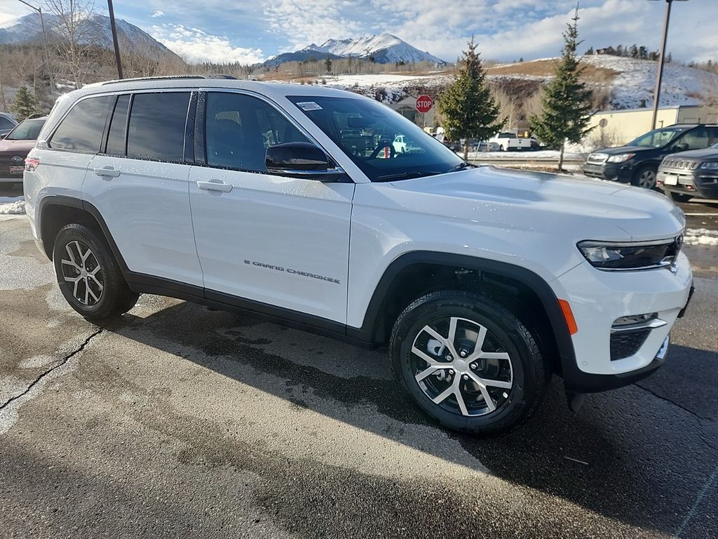 new 2025 Jeep Grand Cherokee car, priced at $47,990