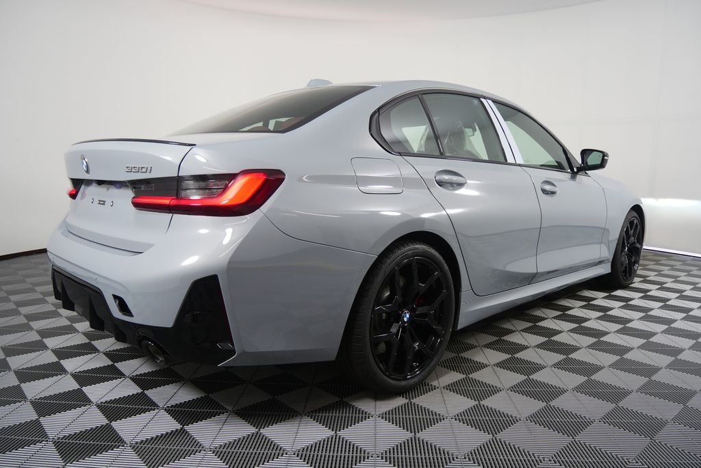 Thumbnail: 2026 BMW 3 Series - 3