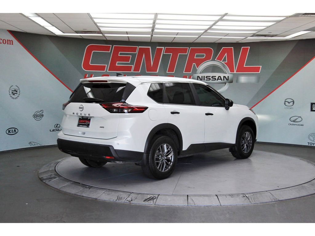 2024 Nissan Rogue S - 4