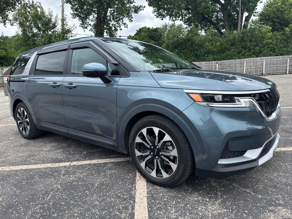2022 Kia Carnival EX FWD