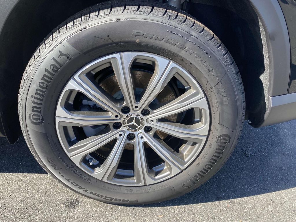 Thumbnail: 2025 Mercedes-Benz GLC - 9