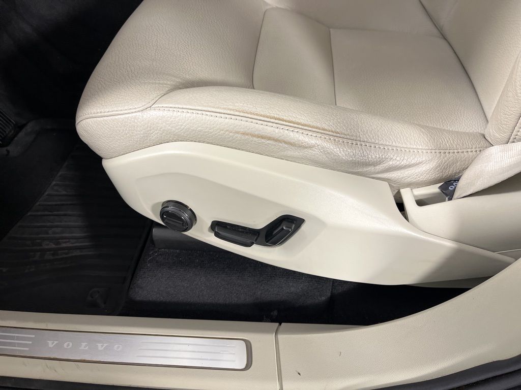 Thumbnail: 2022 Volvo XC90 - 26