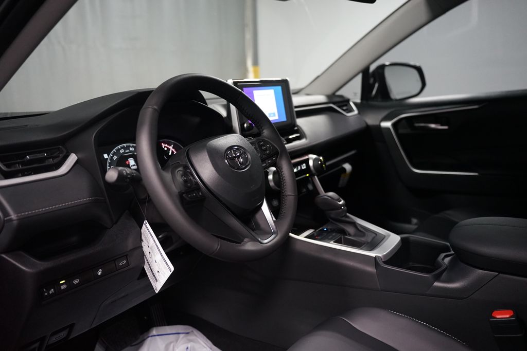 Thumbnail: 2025 Toyota RAV4 - 14