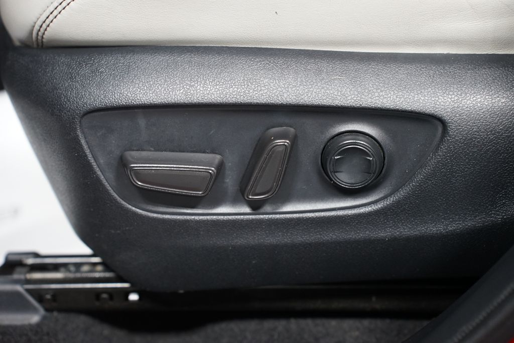 Thumbnail: 2021 Toyota RAV4 - 32