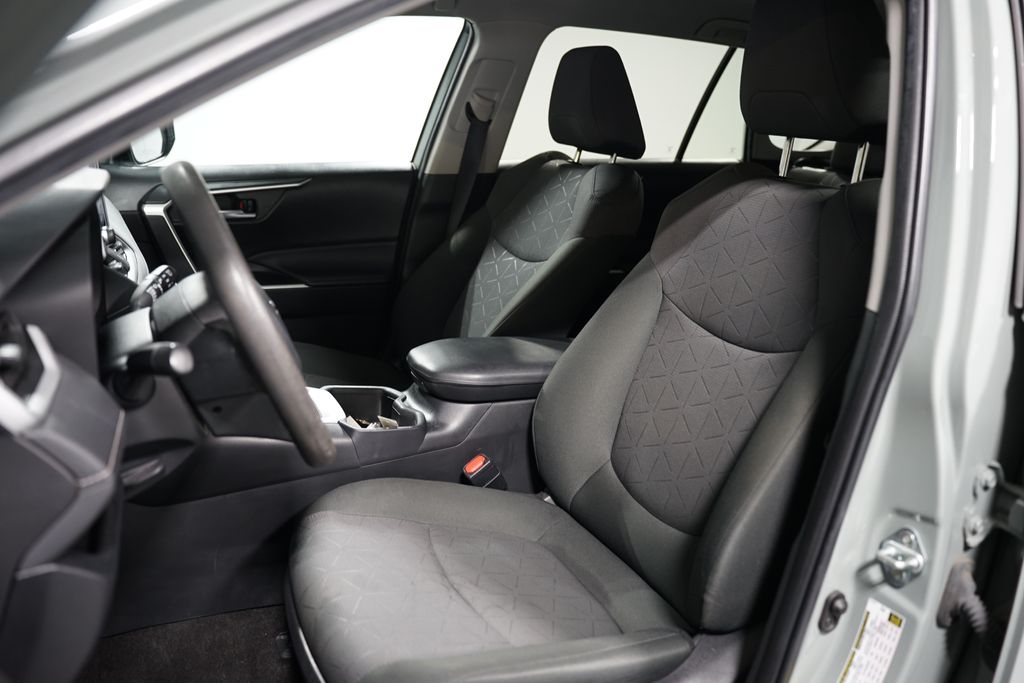 2023 Toyota RAV4 XLE 6