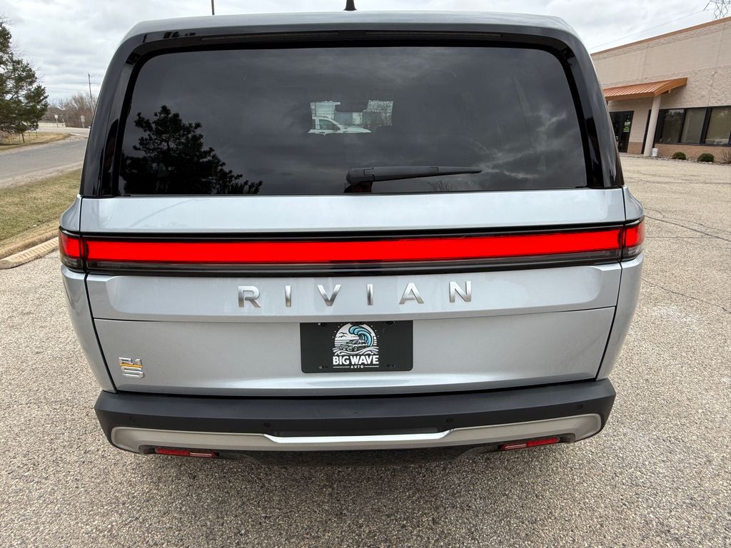 Rivian R1S