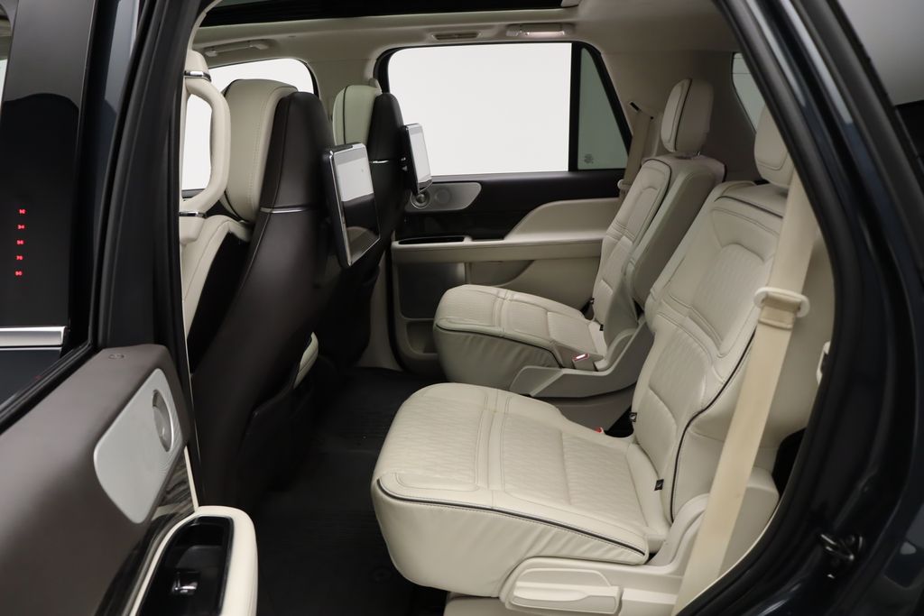 Thumbnail: 2021 Lincoln Navigator - 19