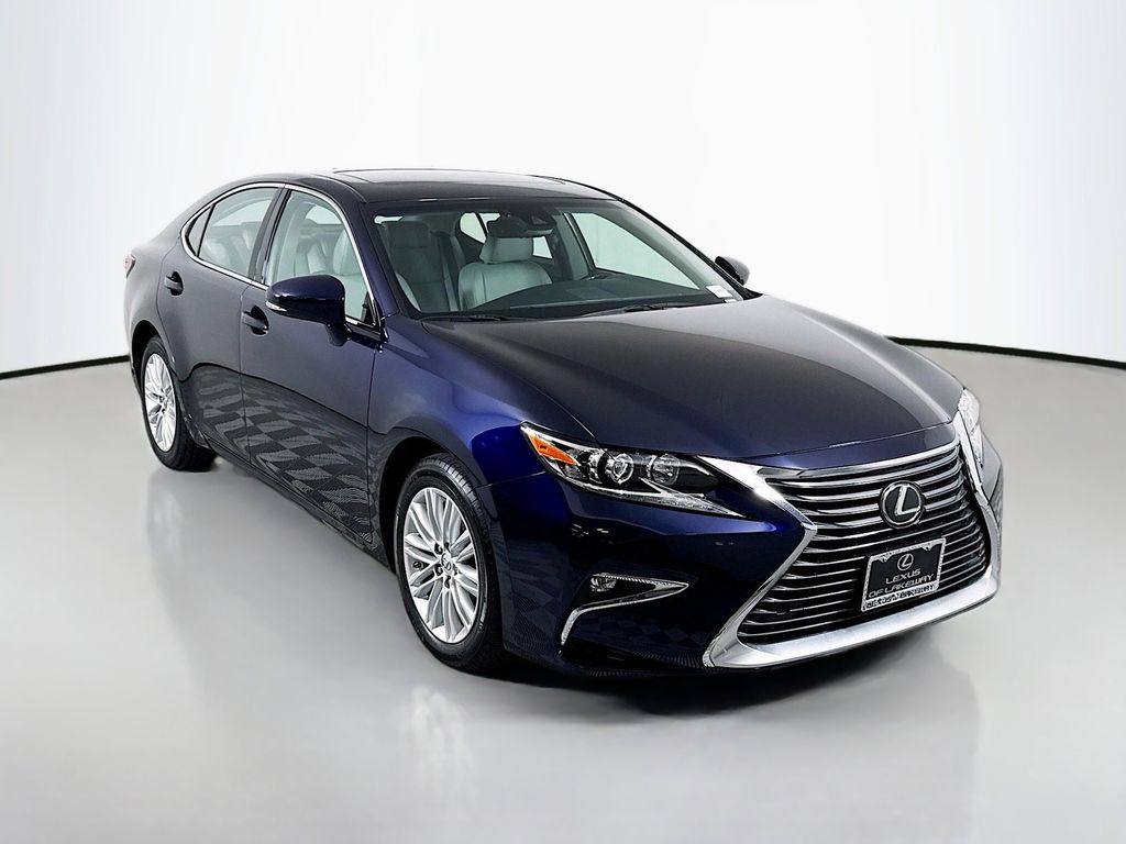 Thumbnail: 2017 Lexus ES - 3