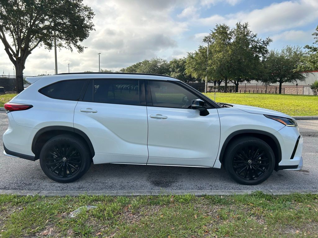 Thumbnail: 2023 Toyota Highlander - 7