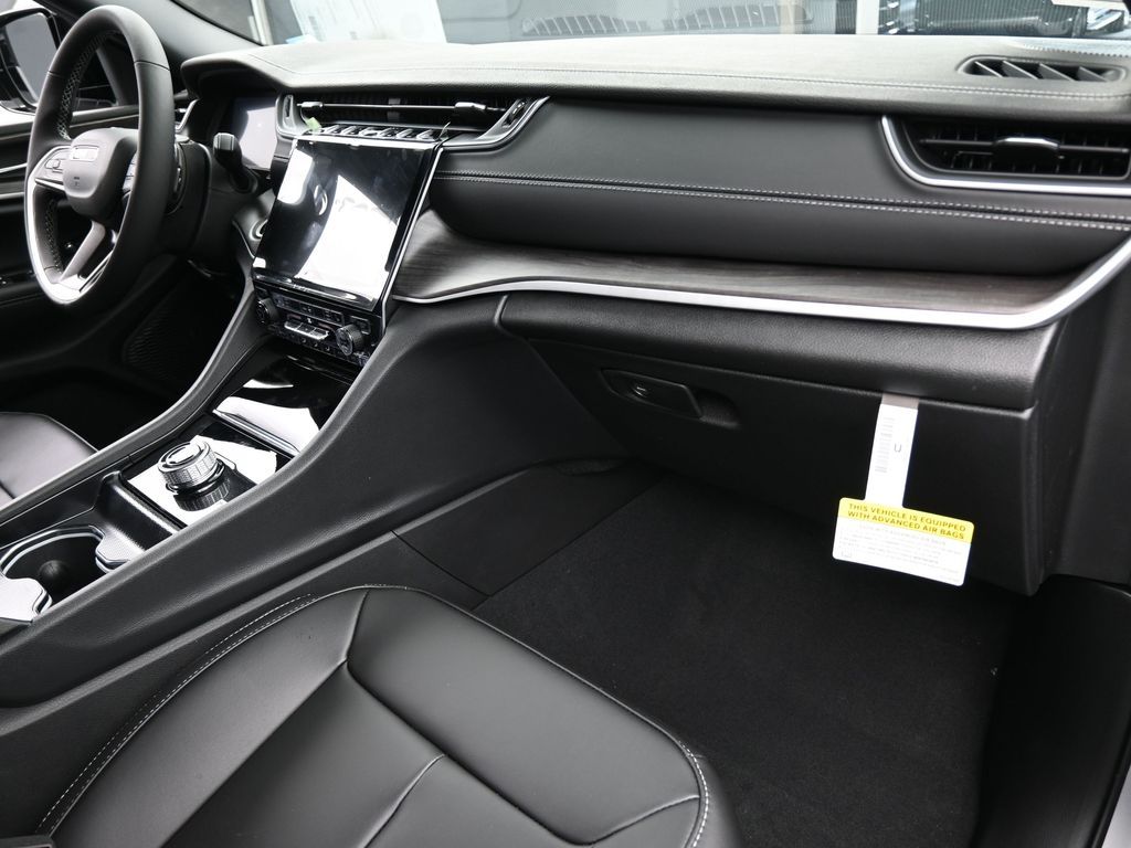 New 2025 Silver Zynith Jeep Limited image 39